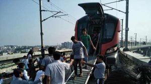 Lucknow Metro- 100 passengers trapped inside train for nearly 2 hrs