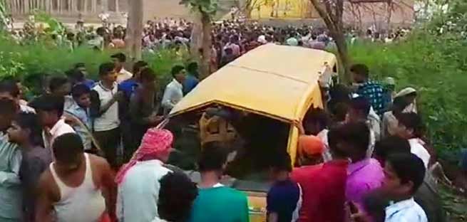 Bus-train collision: 13 children dead, 8 injured 