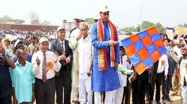 Tripura: CM inaugurates rail tank wagon to end fuel crisis