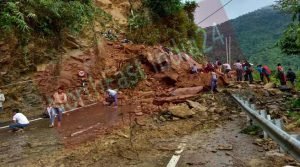 Assam: Massive land slide on Shillong-Silchar NH-44
