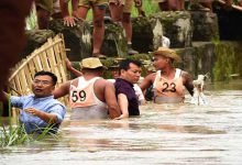 Manipur: IAS officer helping marooned people in waist-deep water