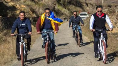 Salman Khan goes cycling with Pema and Rijiju, photo goes viral