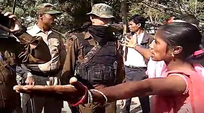 Assam- Clash between tea labourers and police, 18 injured including 8 cops