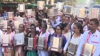 Assam: Martyr's families return mementos in protest against CAB