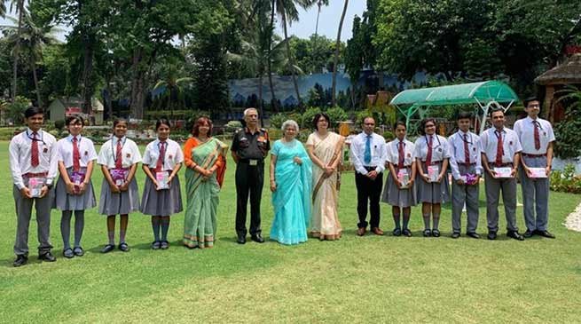 GOC-in-C eastern command interacts with high performer students of Army Public schools