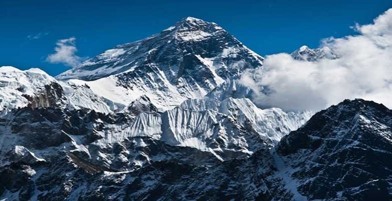 Nepal Bans 3 Indian Climbers, accused of Faking 2016 Everest Summit