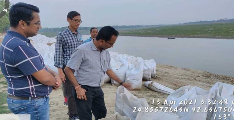 Assam:  DDC inspects anti erosion work at Kalinagar in Hailakandi