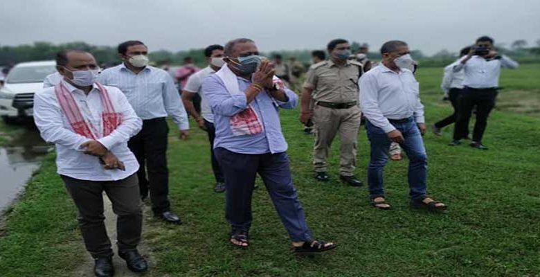 Assam Minister visits Assam-Arunachal inter state border to defuse tension