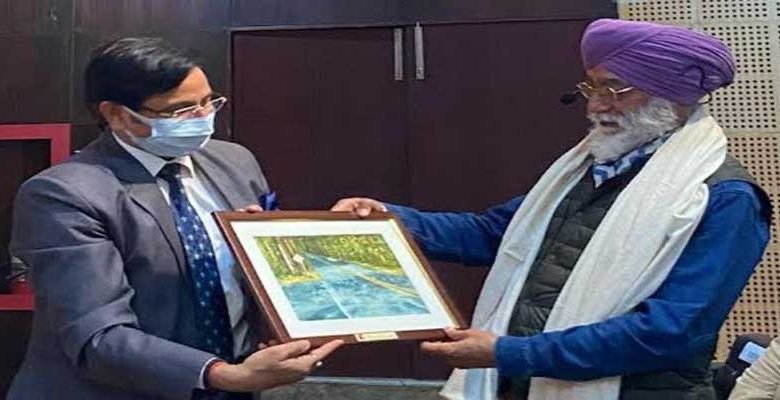 Assam: Travel responsibly, says international explorer & traveler Mandip Singh Soin while interacting with RGU students