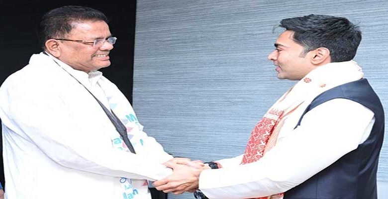 Assam: Former APCC Chief Ripun Bora joins TMC