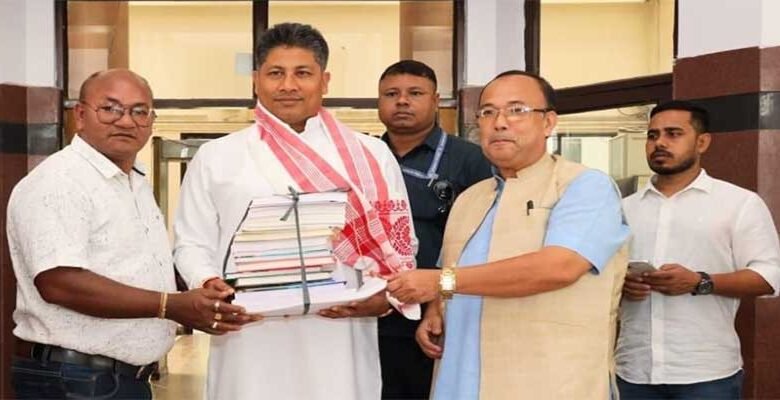 Assam: Minister discussed the issue of caste certificates to Ahom community