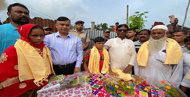 Assam: Railway authorities rewarded the brave boy responsible for alerting loco pilot
