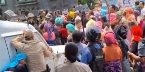 Manipur: Tension escalates in Kumbi as women block security convoy