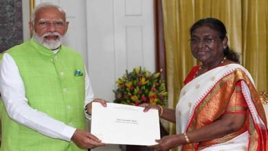 PM Modi meets President Droupadi Murmu, submits resignation