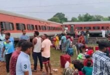 Howrah-Mumbai Express derailed in Jharkhand, Two killed, 20 injured