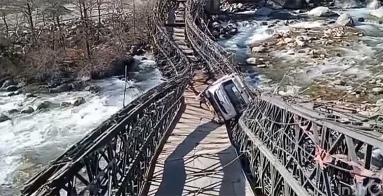 Sikkim: Lachung-Katao Bailey bridge collapses