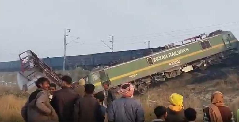 TRAIN ACCIDENT: Two goods trains collided in Fatehpur