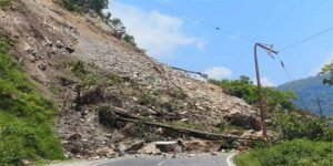 Sikkim: Massive Landslide Disrupts NH-10 and Lava Road, Strands Commuters in Sikkim
