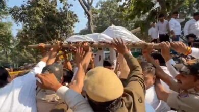Youth Congress Holds Dramatic Protest in Delhi Alleging “Vote Theft” in Haryana Assembly Polls