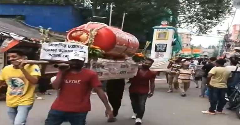 Bengal Election: LPG Cylinder, Fuel Pump Used Symbolic “Last Rites” Draw Attention