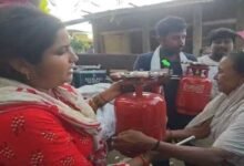 Army Soldier, Wife Donate 90 LPG Cylinders to Assam Flood Victims﻿