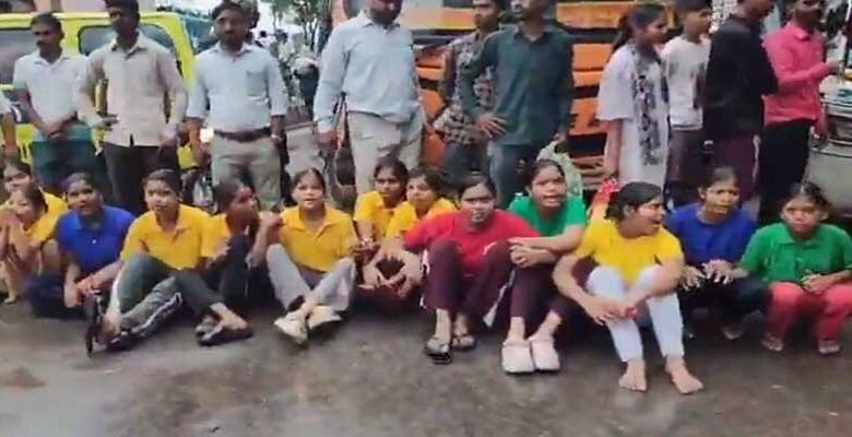 Lucknow: Gen Alpha Students Hit Streets Over Teacher Shortage; Viral Videos Capture Road Blockades and Official Assurances